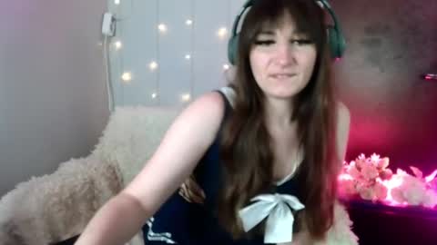 Snapshot of birdie_kiss chatting on June 15, 2026, 9:17 pm birdie_kiss online show from June 15, 2026, 9:17 pm