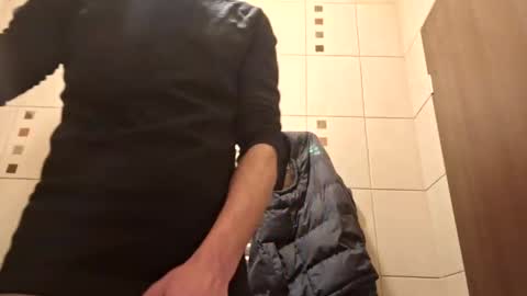 Snapshot of bisexdadd chatting on December 23, 2024, 4:06 pm bisexdadd online show from December 23, 2024, 4:06 pm