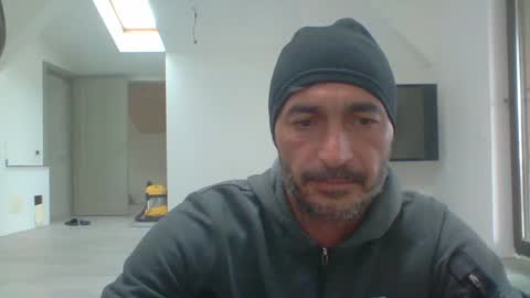 Snapshot of bisexdadd chatting on February 27, 2025, 9:32 am bisexdadd online show from February 27, 2025, 9:32 am