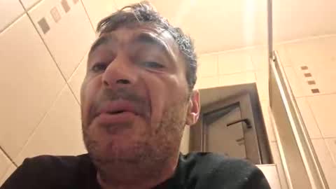 Snapshot of bisexdadd chatting on December 14, 2025, 4:40 am bisexdadd online show from December 14, 2025, 4:40 am