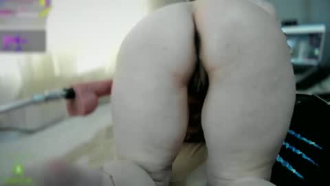 bisex woman online show from May 4, 2026, 3:30 pm