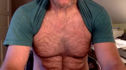 Snapshot of bisonbar chatting on October 21, 2025, 2:51 pm BisonBar online show from October 21, 2025, 2:51 pm