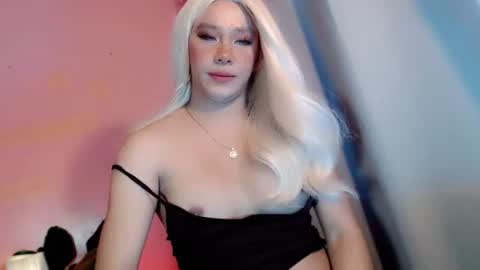 YOUR QUEEN online show from June 5, 2026, 6:52 am