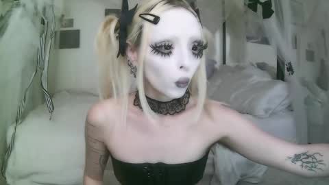 vampire fang  online show from March 9, 2026, 6:23 pm