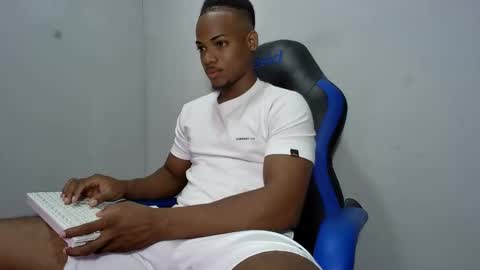 Snapshot of black_dicck chatting on June 3, 2026, 3:50 pm tu morenito online show from June 3, 2026, 3:50 pm