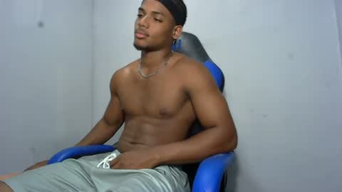 Snapshot of black_dicck chatting on July 20, 2026, 1:20 am tu morenito online show from July 20, 2026, 1:20 am