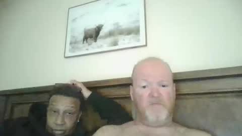 Snapshot of black_n_white4 chatting on December 13, 2025, 11:43 pm black_n_white4 online show from December 13, 2025, 11:43 pm