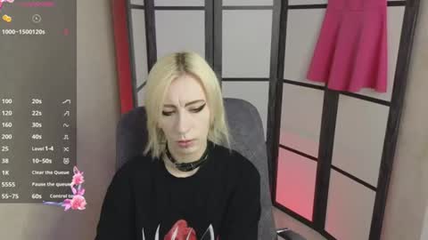 Snapshot of black_orchides chatting on June 19, 2026, 8:29 am Emily online show from June 19, 2026, 8:29 am