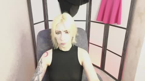 Snapshot of black_orchides chatting on July 1, 2026, 8:16 am Emily online show from July 1, 2026, 8:16 am