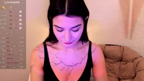 Snapshot of black_pant3r chatting on January 17, 2025, 2:39 am Mon Mon online show from January 17, 2025, 2:39 am