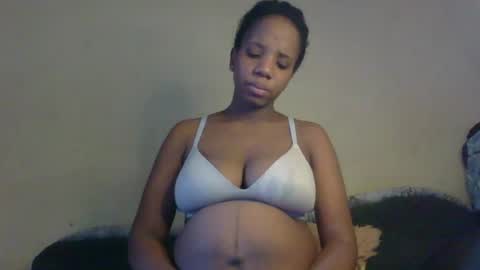 Snapshot of black_queen0111254 chatting on April 21, 2026, 11:27 am Blackqueen online show from April 21, 2026, 11:27 am