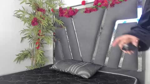 B L A C K  R O S E  online show from March 7, 2025, 11:29 am