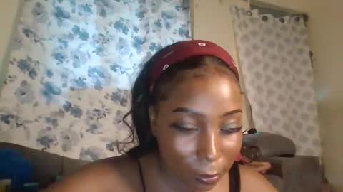 Dee online show from May 3, 2026, 2:56 pm