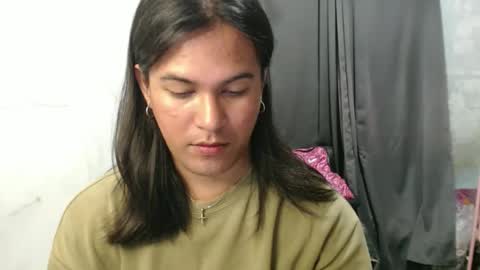 Ellez online show from December 22, 2025, 6:27 pm