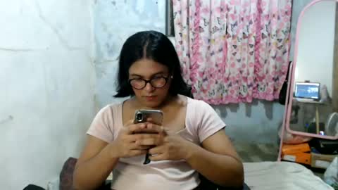 Ellez online show from June 17, 2026, 9:49 pm