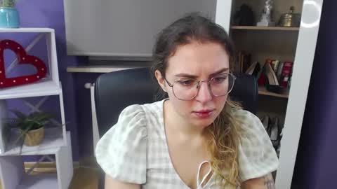 Z O E Y online show from January 30, 2025, 5:30 am