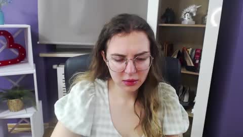 Z O E Y online show from February 10, 2025, 5:25 am