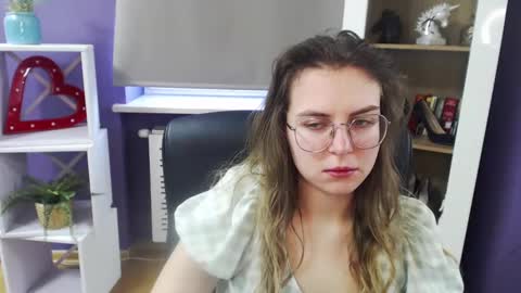 Z O E Y online show from February 11, 2025, 11:54 am