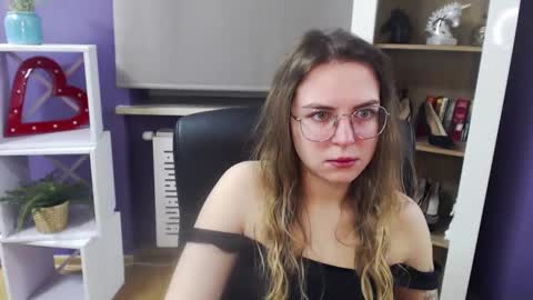 Z O E Y online show from February 12, 2025, 5:37 am