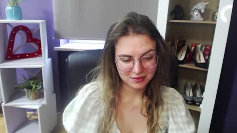 Z O E Y online show from February 18, 2025, 8:38 am