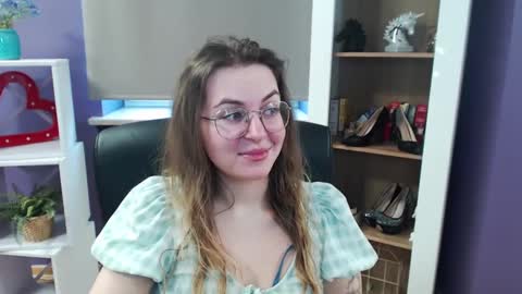 Z O E Y online show from February 25, 2025, 8:58 am