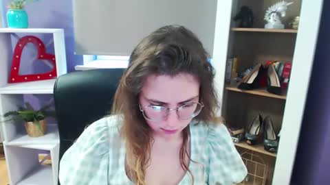 Z O E Y online show from March 11, 2025, 11:44 am