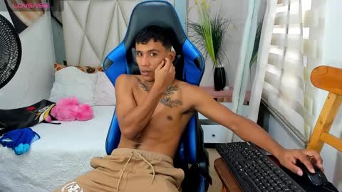 Snapshot of blacksex_boy chatting on December 5, 2024, 7:06 pm Marlon online show from December 5, 2024, 7:06 pm