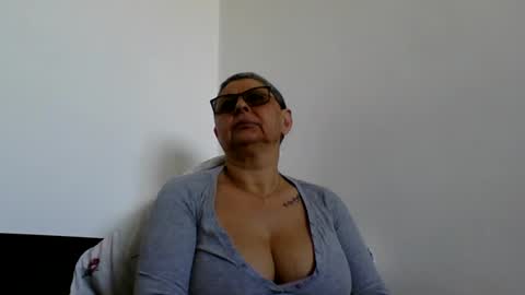 Snapshot of blackwidow05 chatting on April 19, 2026, 1:43 pm Black Widow online show from April 19, 2026, 1:43 pm