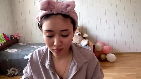 Mila online show from March 22, 2026, 6:39 am