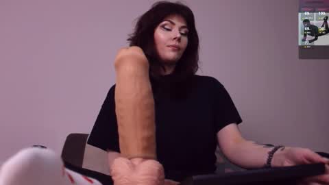 Snapshot of blake_luna chatting on December 18, 2025, 12:55 pm Britney online show from December 18, 2025, 12:55 pm