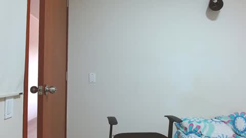 Snapshot of blakeshatter chatting on January 19, 2025, 1:22 pm blakeshatter online show from January 19, 2025, 1:22 pm