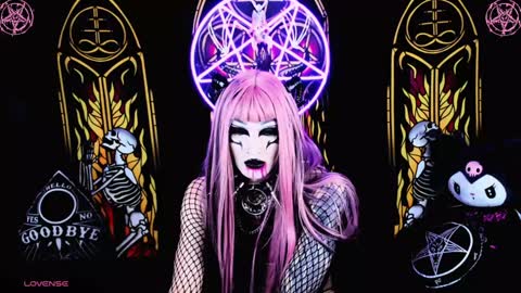 Snapshot of blasphemiangxrl chatting on December 10, 2024, 3:55 pm online show from December 10, 2024, 3:55 pm