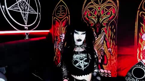 Snapshot of blasphemiangxrl chatting on September 15, 2025, 5:35 pm online show from September 15, 2025, 5:35 pm