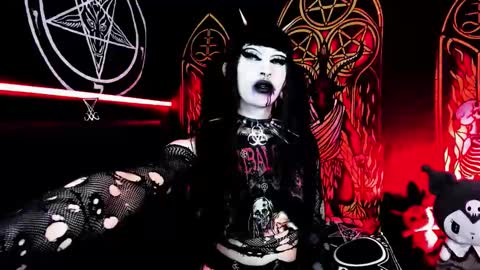 Snapshot of blasphemiangxrl chatting on October 12, 2025, 3:33 pm online show from October 12, 2025, 3:33 pm