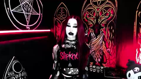 Snapshot of blasphemiangxrl chatting on November 1, 2025, 5:26 pm online show from November 1, 2025, 5:26 pm