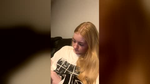 bleurosexx online show from April 25, 2026, 8:17 pm