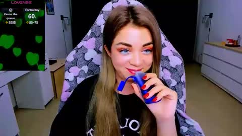 Nicole online show from March 8, 2025, 6:47 pm