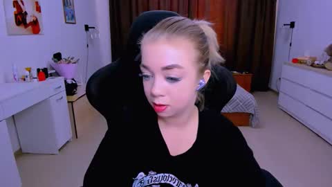 Nicole online show from September 25, 2025, 12:20 pm