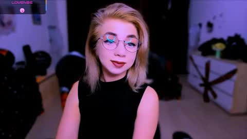 Nicole online show from October 23, 2025, 8:35 am