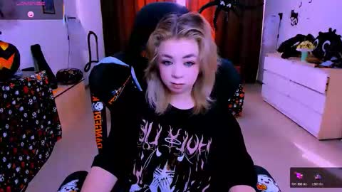 Nicole online show from October 27, 2025, 9:13 am