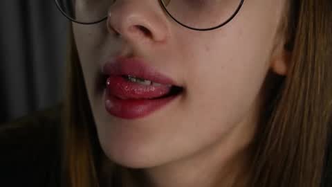 Snapshot of blissence chatting on November 11, 2025, 3:12 pm LiLy online show from November 11, 2025, 3:12 pm