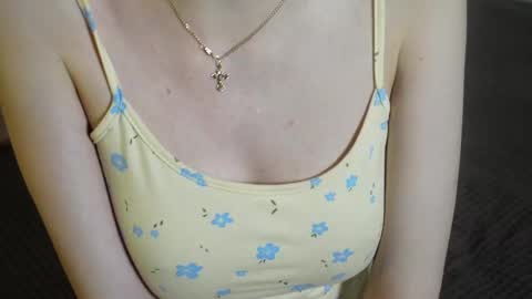 Snapshot of blissence chatting on November 17, 2025, 3:07 pm LiLy online show from November 17, 2025, 3:07 pm