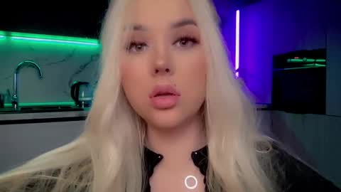 Snapshot of blond_diamond chatting on February 24, 2025, 3:02 am Lana online show from February 24, 2025, 3:02 am