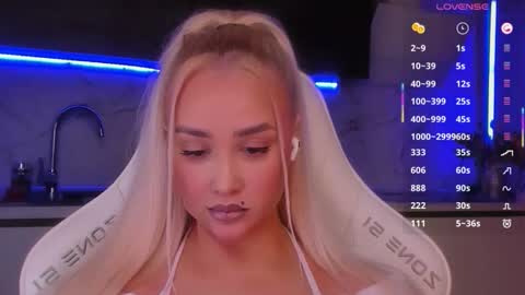 Lana online show from May 1, 2026, 2:27 am