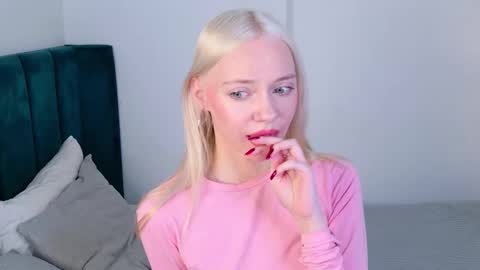 Snapshot of blondagent chatting on September 18, 2025, 1:35 pm you can call me Melissa online show from September 18, 2025, 1:35 pm