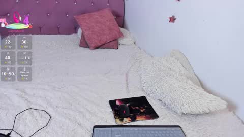 Snapshot of blonde__cute chatting on December 3, 2025, 1:57 am Esperancita and Karina online show from December 3, 2025, 1:57 am