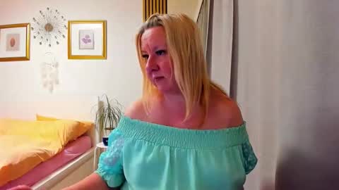 Nicole online show from February 17, 2026, 4:57 pm