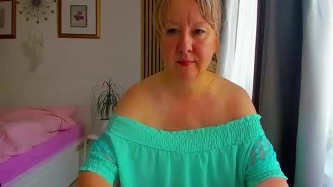 Nicole online show from May 18, 2026, 3:35 am