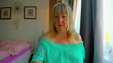 Nicole online show from May 24, 2026, 5:40 pm