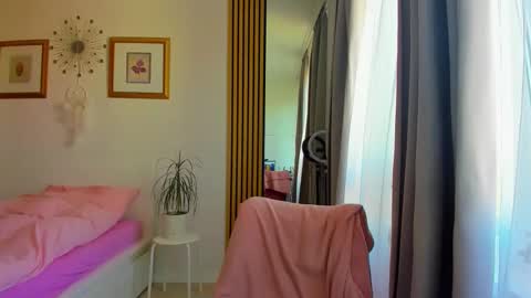 Nicole online show from May 29, 2026, 4:32 am